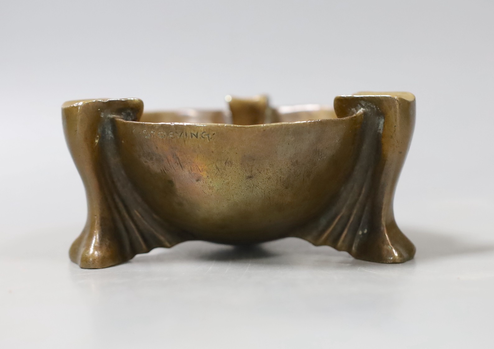 C. Stoeving - German bronze ash tray, as illustrated in Deutsche Kunst und Dekoration, 1902-03 - 6cm tall